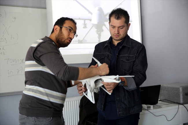 İHA pilotluğuyla sektörlerine farklılık katıyorlar